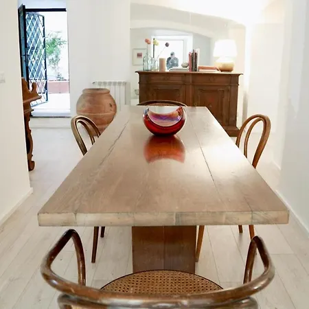 Spacious & Quiet Miracle In Trastevere Апартаменты *