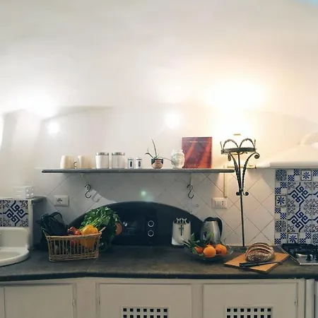 Spacious & Quiet Miracle In Trastevere *