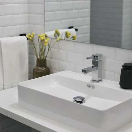 Spacious & Quiet Miracle In Trastevere Апартаменты Рим