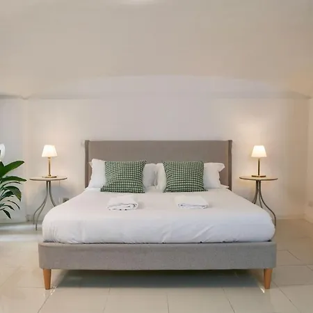 Spacious & Quiet Miracle In Trastevere Apartment Rome