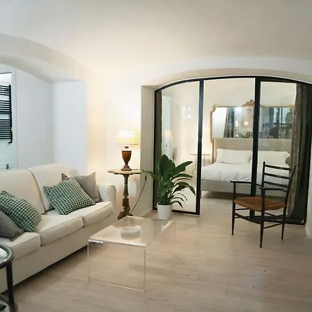 Spacious & Quiet Miracle In Trastevere * Roma